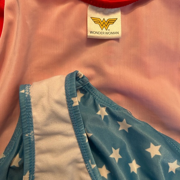 Wonder Woman swimsuit - Picture 8 of 9